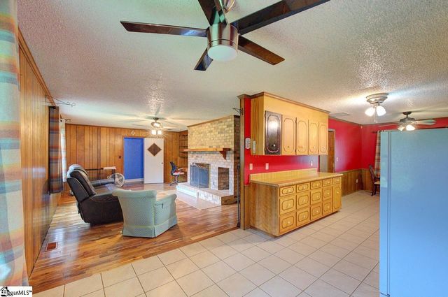 503 Edgewater Road, Woodruff, SC 29388