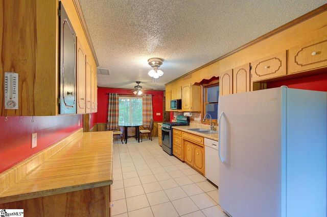 503 Edgewater Road, Woodruff, SC 29388