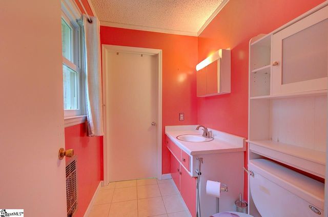 503 Edgewater Road, Woodruff, SC 29388