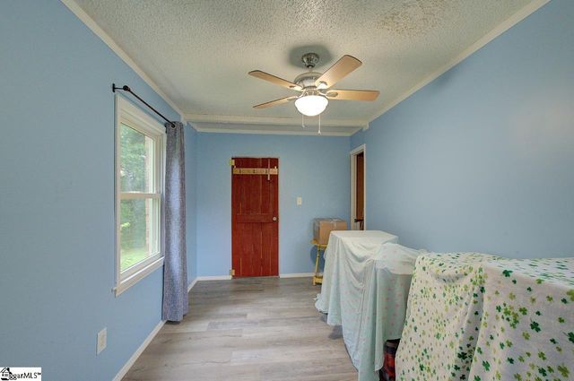 503 Edgewater Road, Woodruff, SC 29388