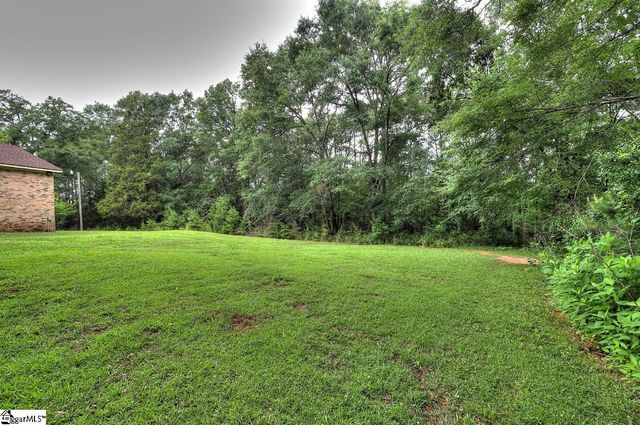 503 Edgewater Road, Woodruff, SC 29388