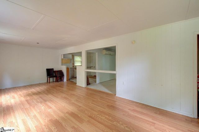 503 Edgewater Road, Woodruff, SC 29388