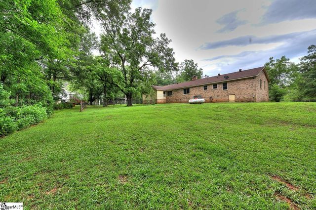 503 Edgewater Road, Woodruff, SC 29388