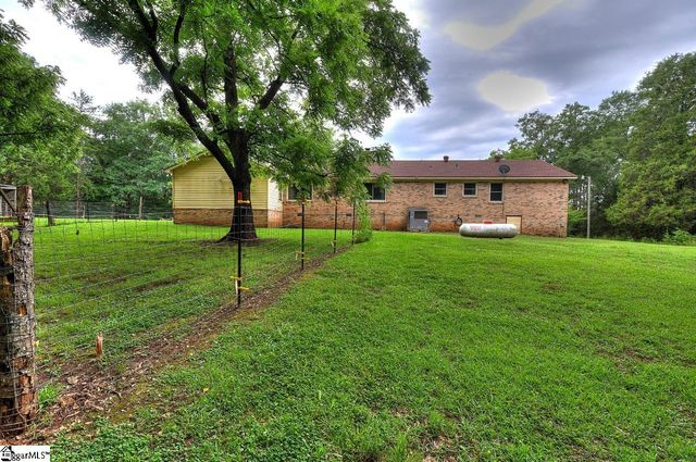 503 Edgewater Road, Woodruff, SC 29388