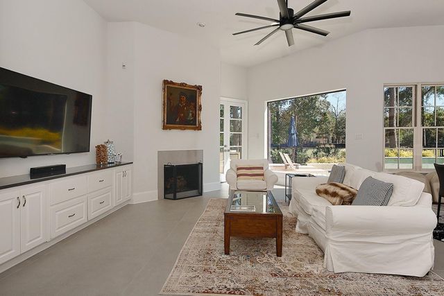 10 Norlund Way, The Woodlands, TX 77382