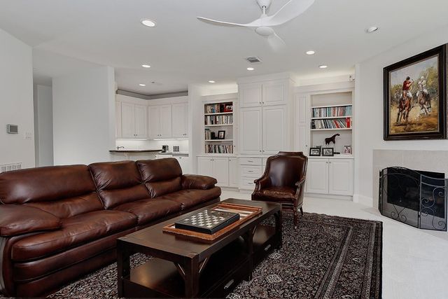 10 Norlund Way, The Woodlands, TX 77382