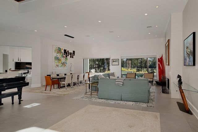 10 Norlund Way, The Woodlands, TX 77382