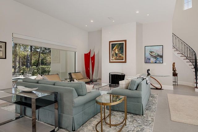 10 Norlund Way, The Woodlands, TX 77382