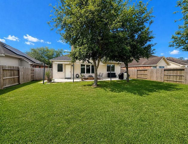 13731 Rolling River Lane, Houston, TX 77044