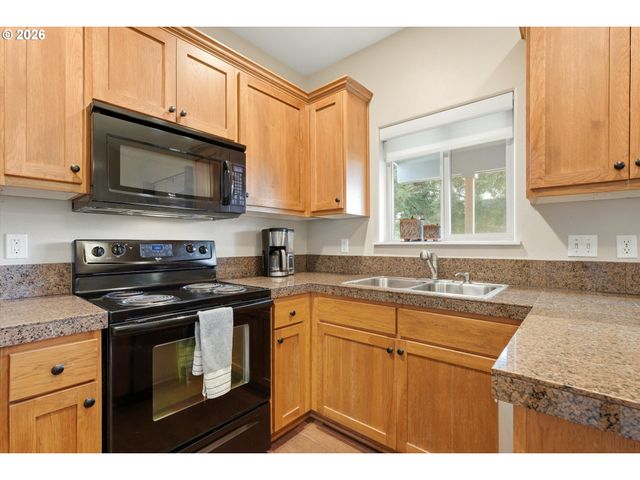 585 S DONNA Dr, Newberg, OR 97132