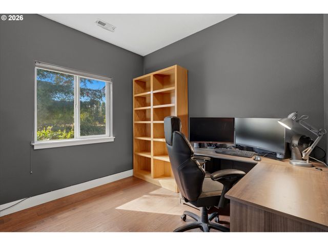 585 S DONNA Dr, Newberg, OR 97132