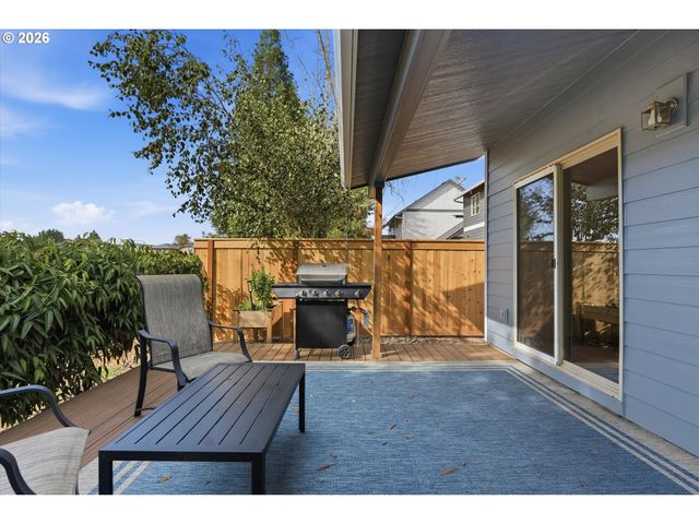 585 S DONNA Dr, Newberg, OR 97132