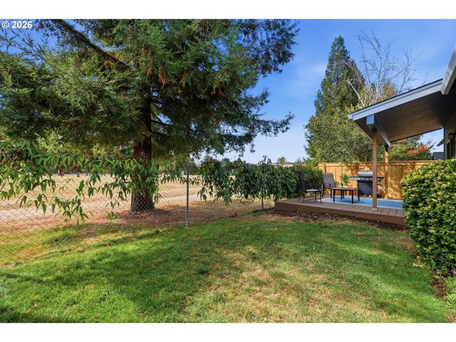 585 S DONNA Dr, Newberg, OR 97132