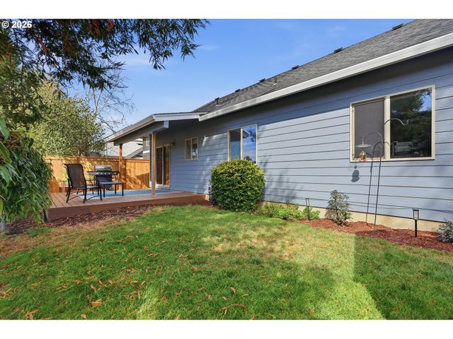 585 S DONNA Dr, Newberg, OR 97132