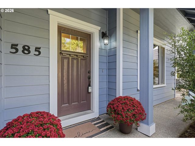 585 S DONNA Dr, Newberg, OR 97132