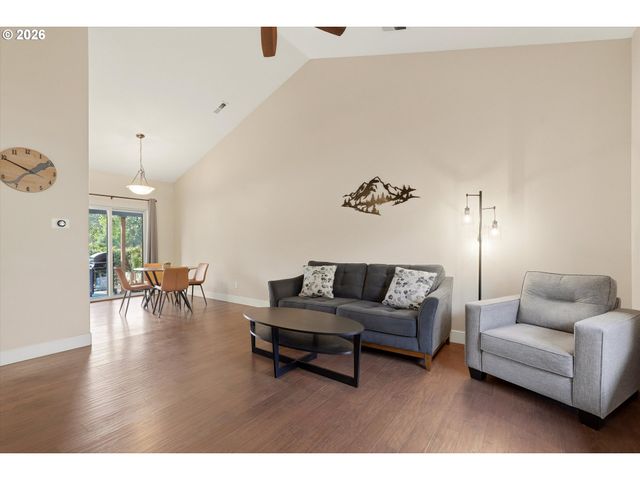 585 S DONNA Dr, Newberg, OR 97132