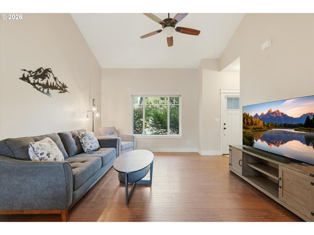 585 S DONNA Dr, Newberg, OR 97132