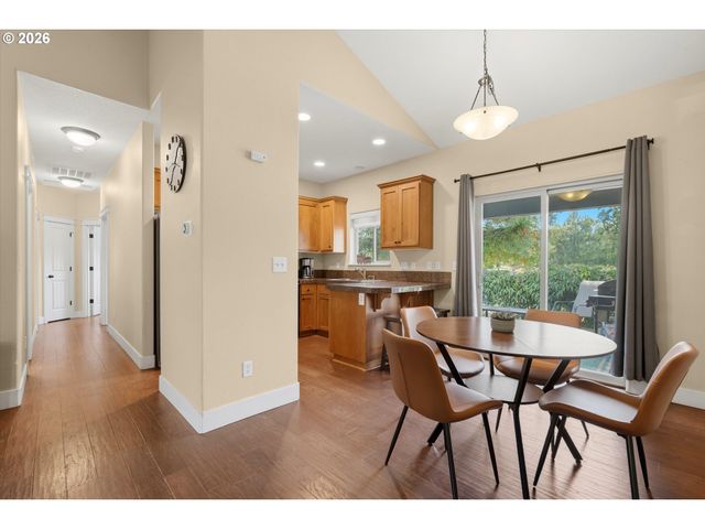 585 S DONNA Dr, Newberg, OR 97132