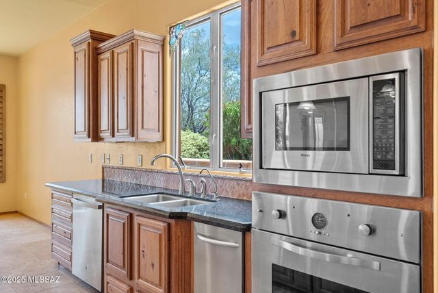 38 Avenida de las Naciones, Rio Rico, AZ 85648