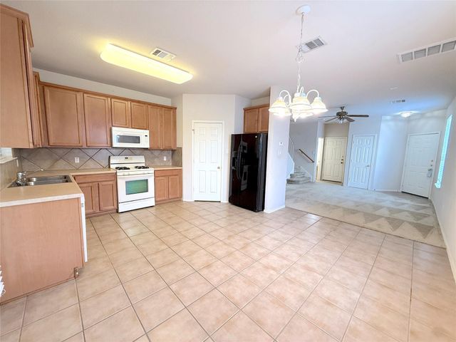 16100 S Great Oaks DR 302, Round Rock, TX 78681