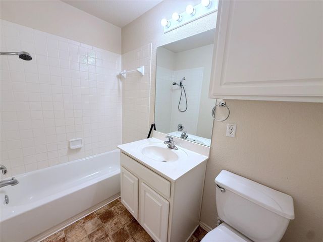 16100 S Great Oaks DR 302, Round Rock, TX 78681