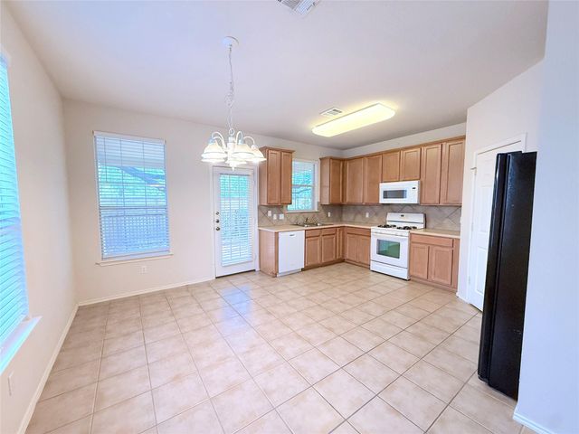 16100 S Great Oaks DR 302, Round Rock, TX 78681