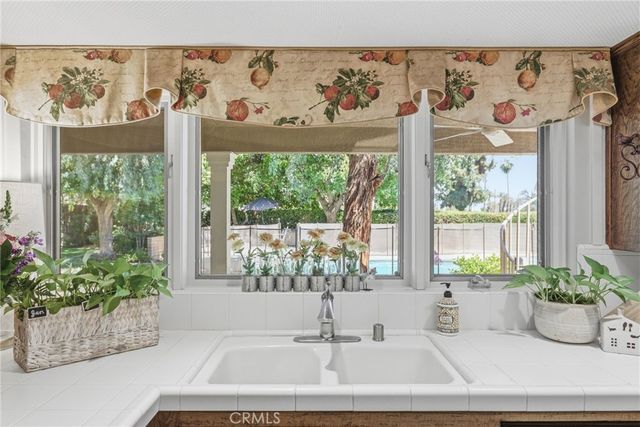 1220 Club View Drive, Bakersfield, CA 93309