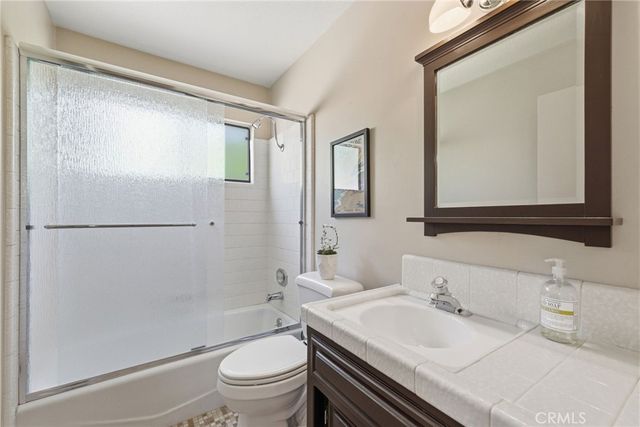 1220 Club View Drive, Bakersfield, CA 93309