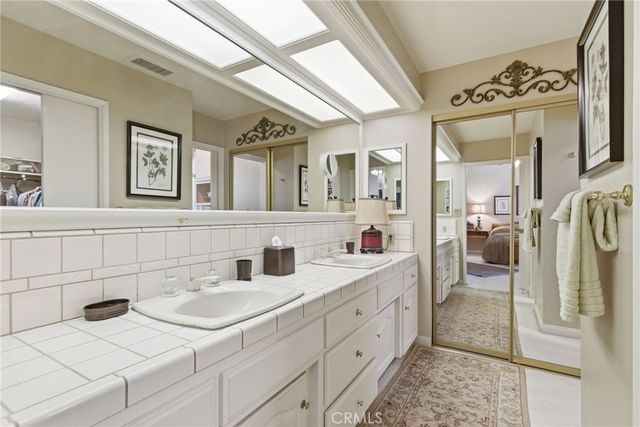 1220 Club View Drive, Bakersfield, CA 93309