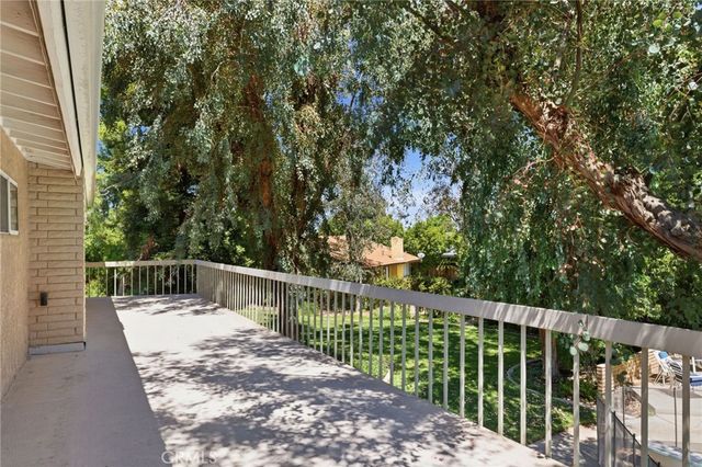 1220 Club View Drive, Bakersfield, CA 93309