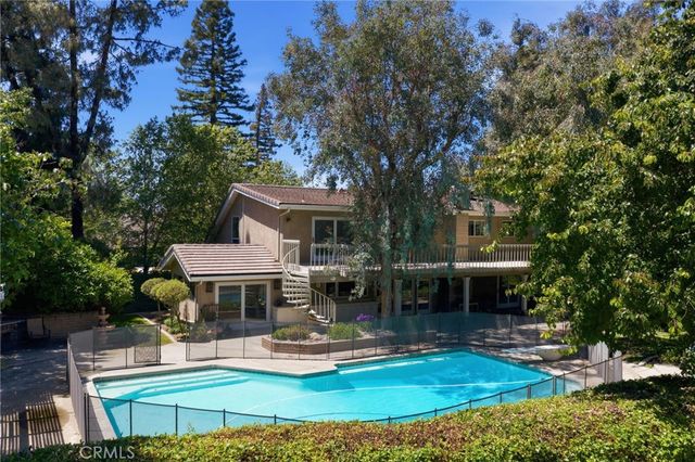 1220 Club View Drive, Bakersfield, CA 93309