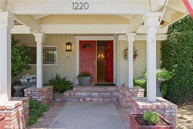 1220 Club View Drive, Bakersfield, CA 93309