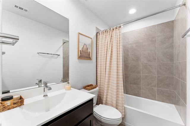 13220 Lago Acero Lane, Texas City, TX 77568