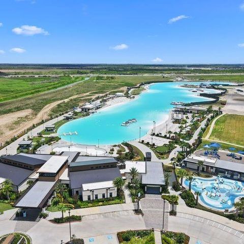 13220 Lago Acero Lane, Texas City, TX 77568