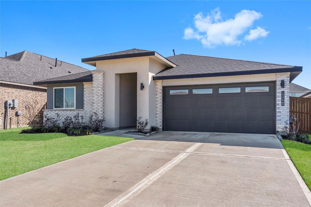 13220 Lago Acero Lane, Texas City, TX 77568