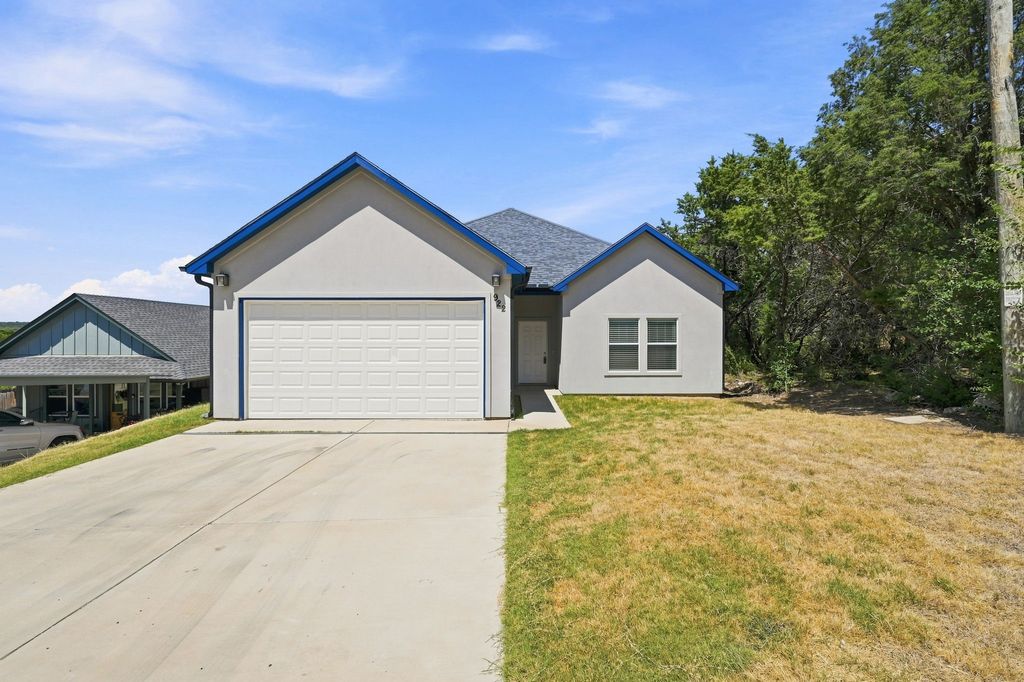 922 Pecos River Drive, Granbury, TX 76048 — photo 2