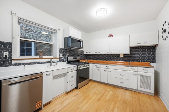 3220 N Keating Avenue, Chicago, IL 60641