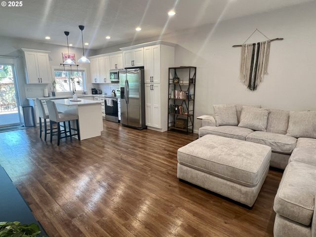 611 3RD St, Oregon City, OR 97045
