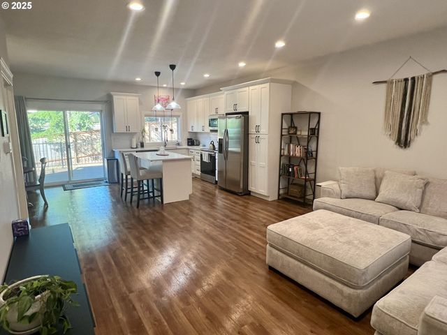 611 3RD St, Oregon City, OR 97045