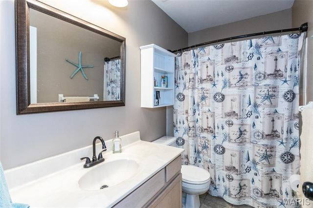 1915 Fox Pointe Drive, Arnold, MO 63010