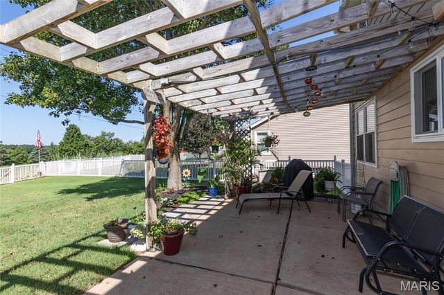 1915 Fox Pointe Drive, Arnold, MO 63010