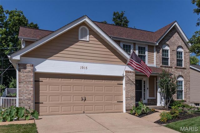 1915 Fox Pointe Drive, Arnold, MO 63010
