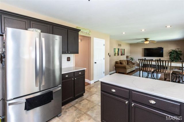 1915 Fox Pointe Drive, Arnold, MO 63010
