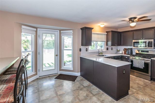 1915 Fox Pointe Drive, Arnold, MO 63010