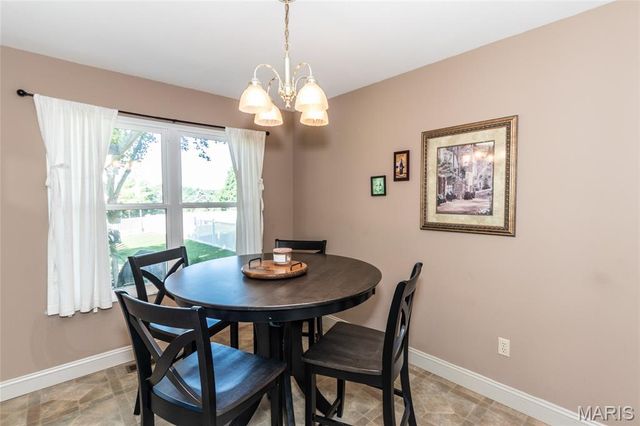 1915 Fox Pointe Drive, Arnold, MO 63010