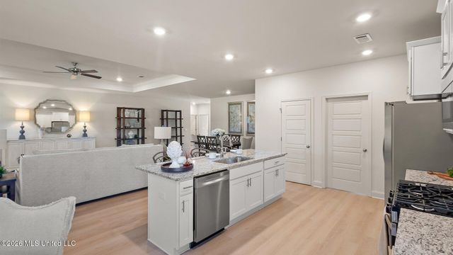 323 Castlewood Circle, Canton, MS 39046