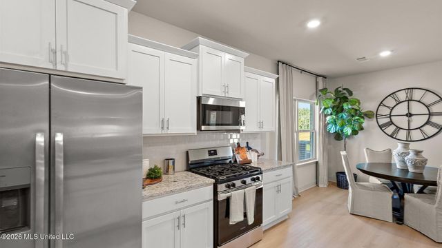 323 Castlewood Circle, Canton, MS 39046