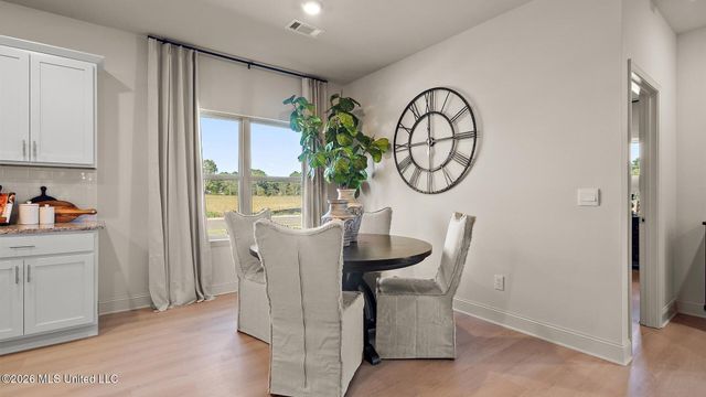 323 Castlewood Circle, Canton, MS 39046