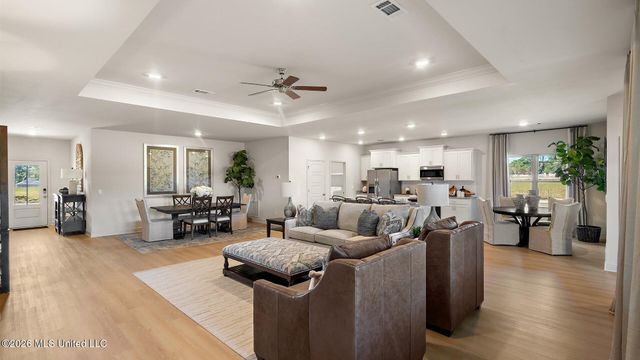 323 Castlewood Circle, Canton, MS 39046