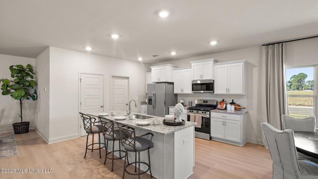 323 Castlewood Circle, Canton, MS 39046